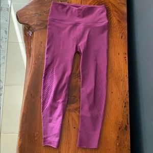 LULULEMON SEAMLESS LEGGINGS - ULTRA VIOLET SMALL